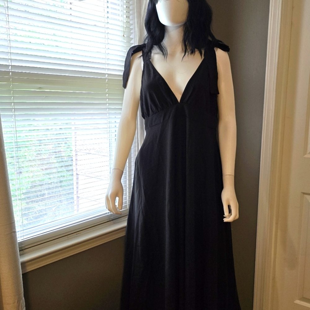 Elegant Black Sleeveless Dress